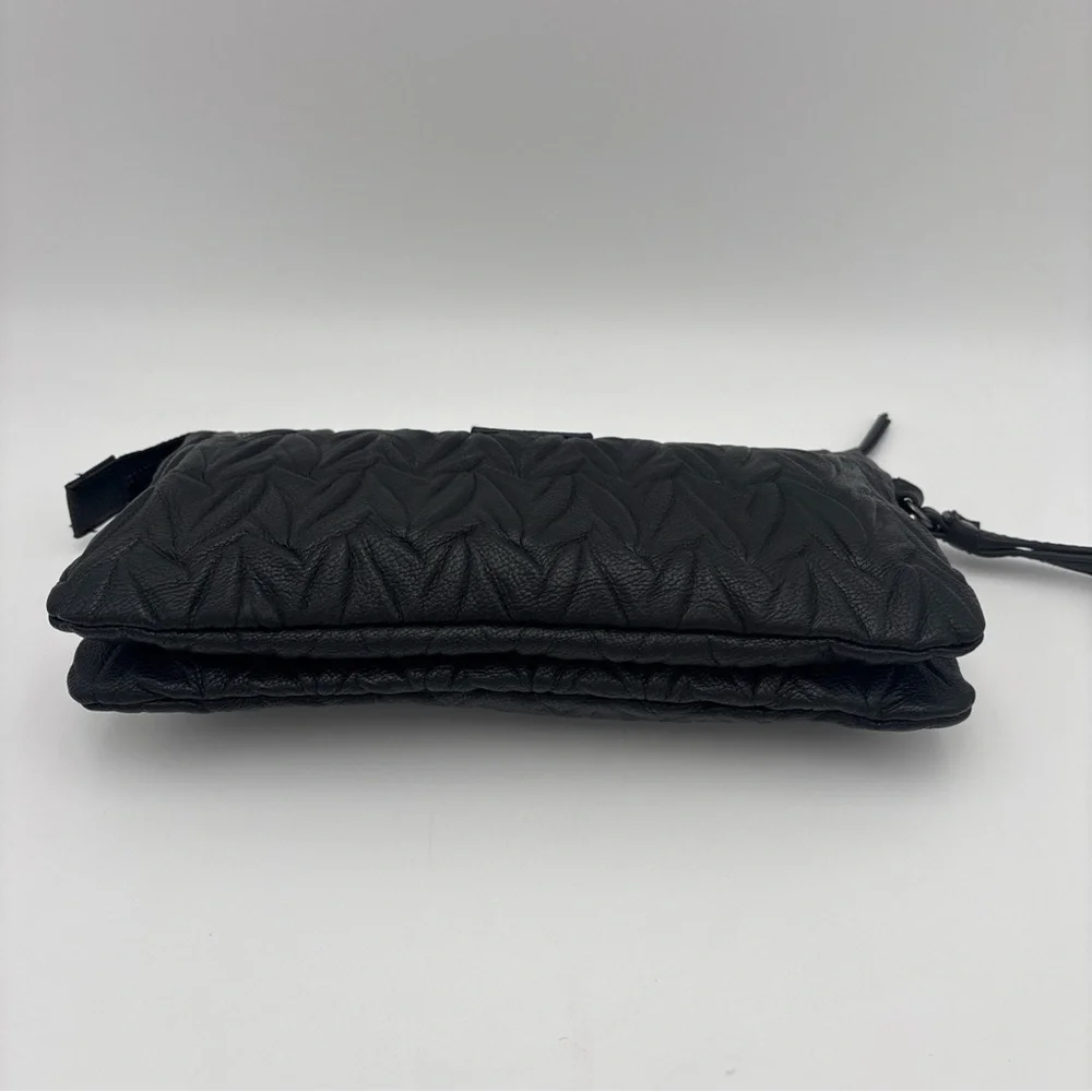 Simply Vera Vera Wang Black Textured‎ Wristlet